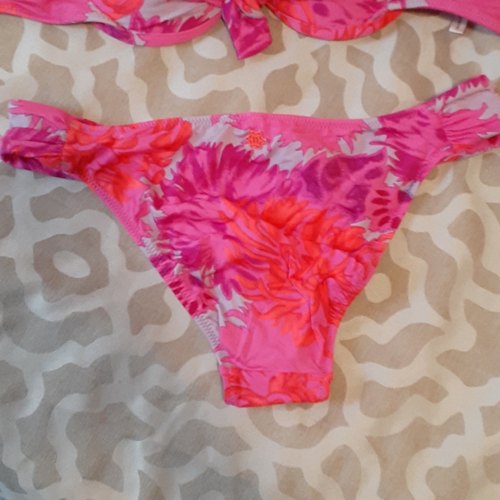 Bathing suit - Picture 3 of 3